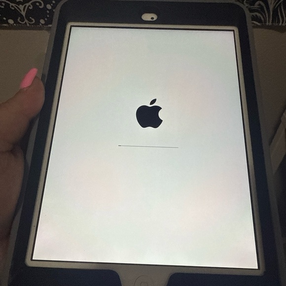 Apple IPad Mini 2 - Silver and White - Picture 1 of 4